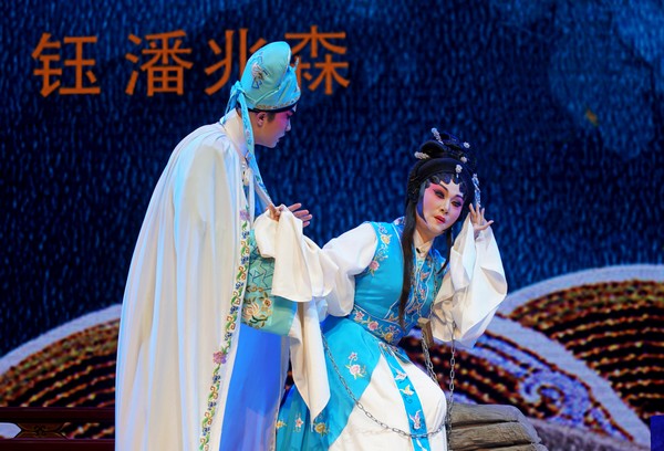 粤剧《怒闯金銮之冤狱》表演单位:云浮市罗定粤剧团有限责任公司.jpg