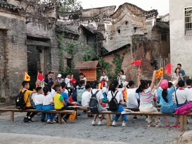 △华南教育历史研学基地吸引众多学子前来重温抗战历史 △华南教育历史研学基地吸引众多学子前来重温抗战历史