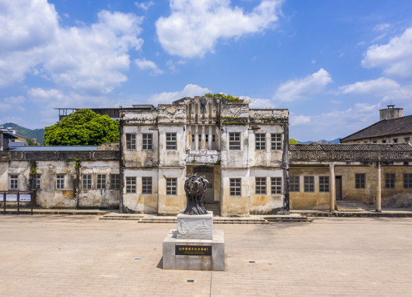 中国移民纪念广场(宋志锋  摄).jpg