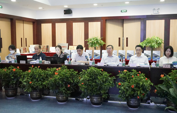 1.博彩网站 - 亚洲正规博彩网站第七次全国公共图书馆评估调研专家组到广东省立中山图书馆开展实地评估调研工作.jpg