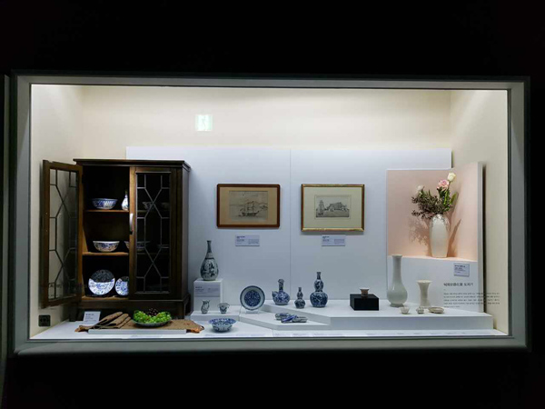 展窗